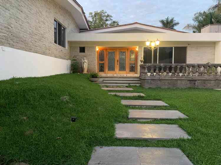 casa en venta calle circuito madrigal colinas de san javier zapopan jalisco pzU6VTU
